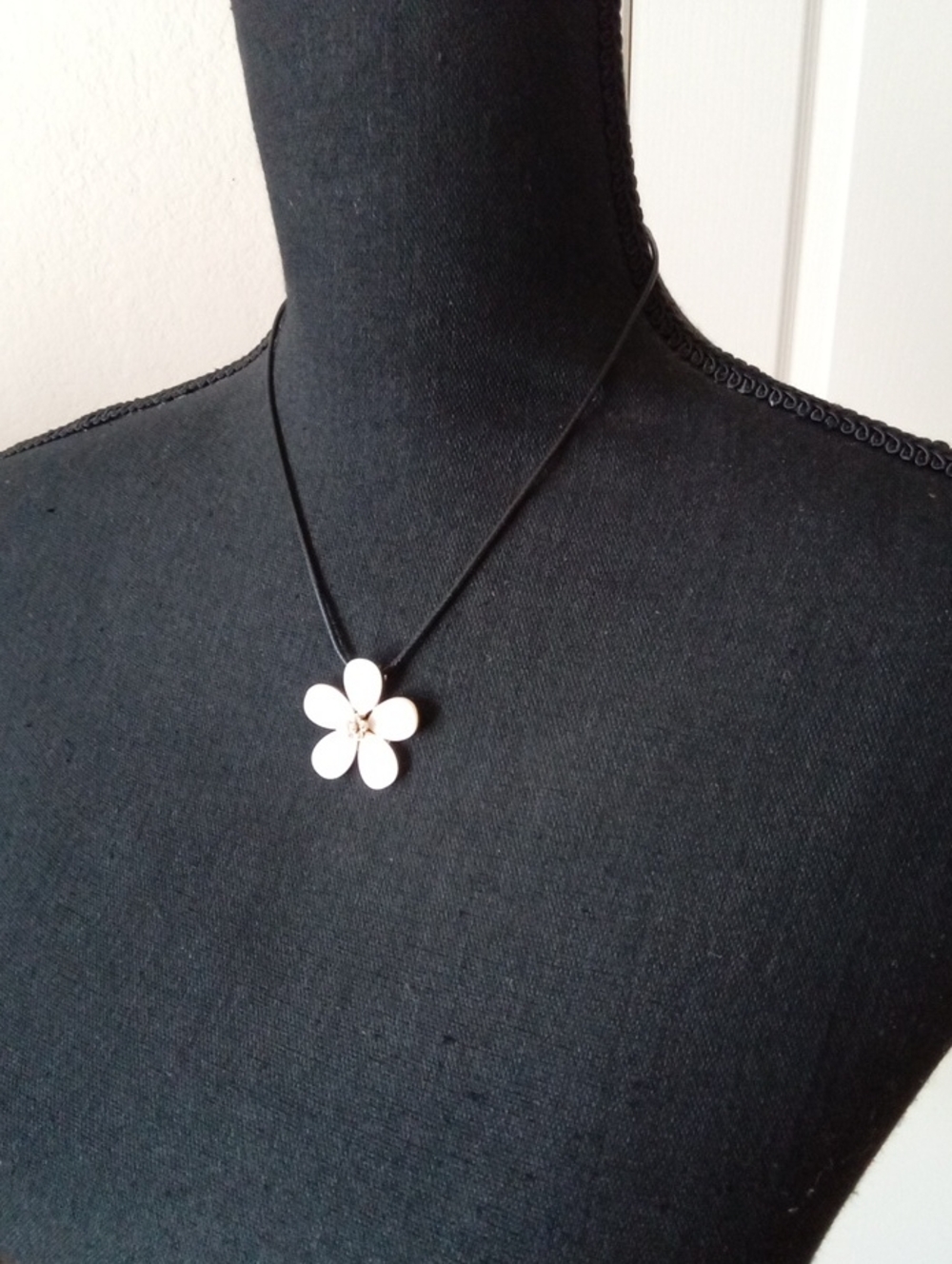 Flower Necklace - Picture 3 of 6